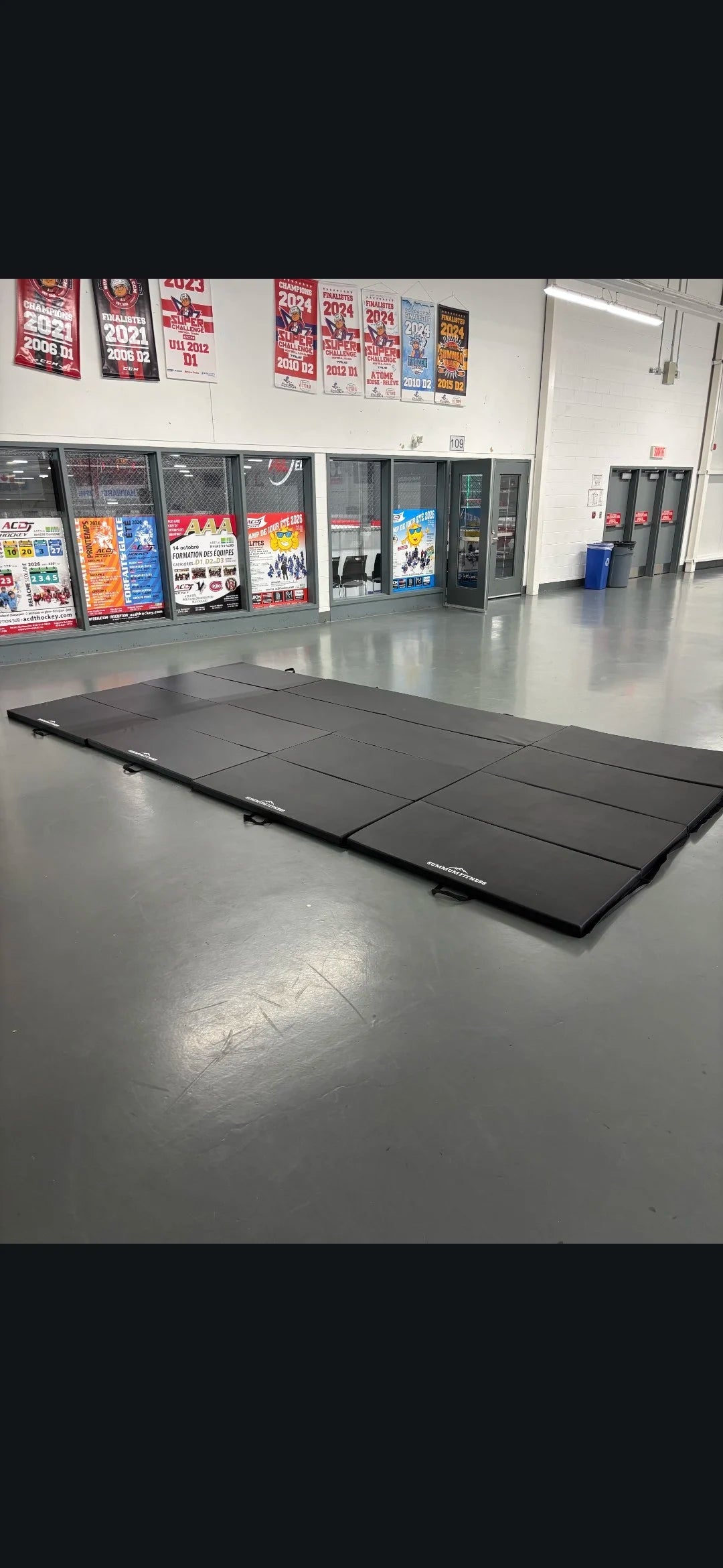 Vinyl Crash Mat with Velcro 4' x 8'
